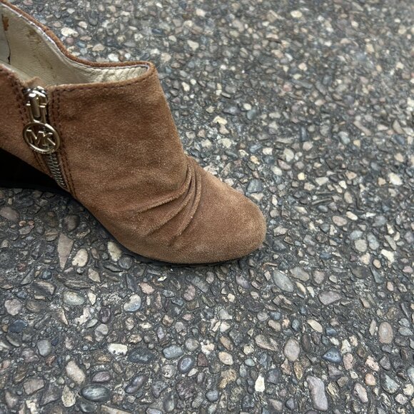 MICHAEL Michael Kors Norma Brown Suede Leather Ankle Wedge Bootie Boots Size 6.5 - Picture 4 of 11
